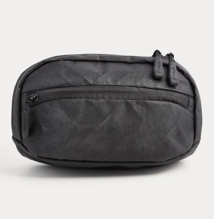 Fronansicht des Ghost Bags - Bauchtasche für das verdeckte Tragen